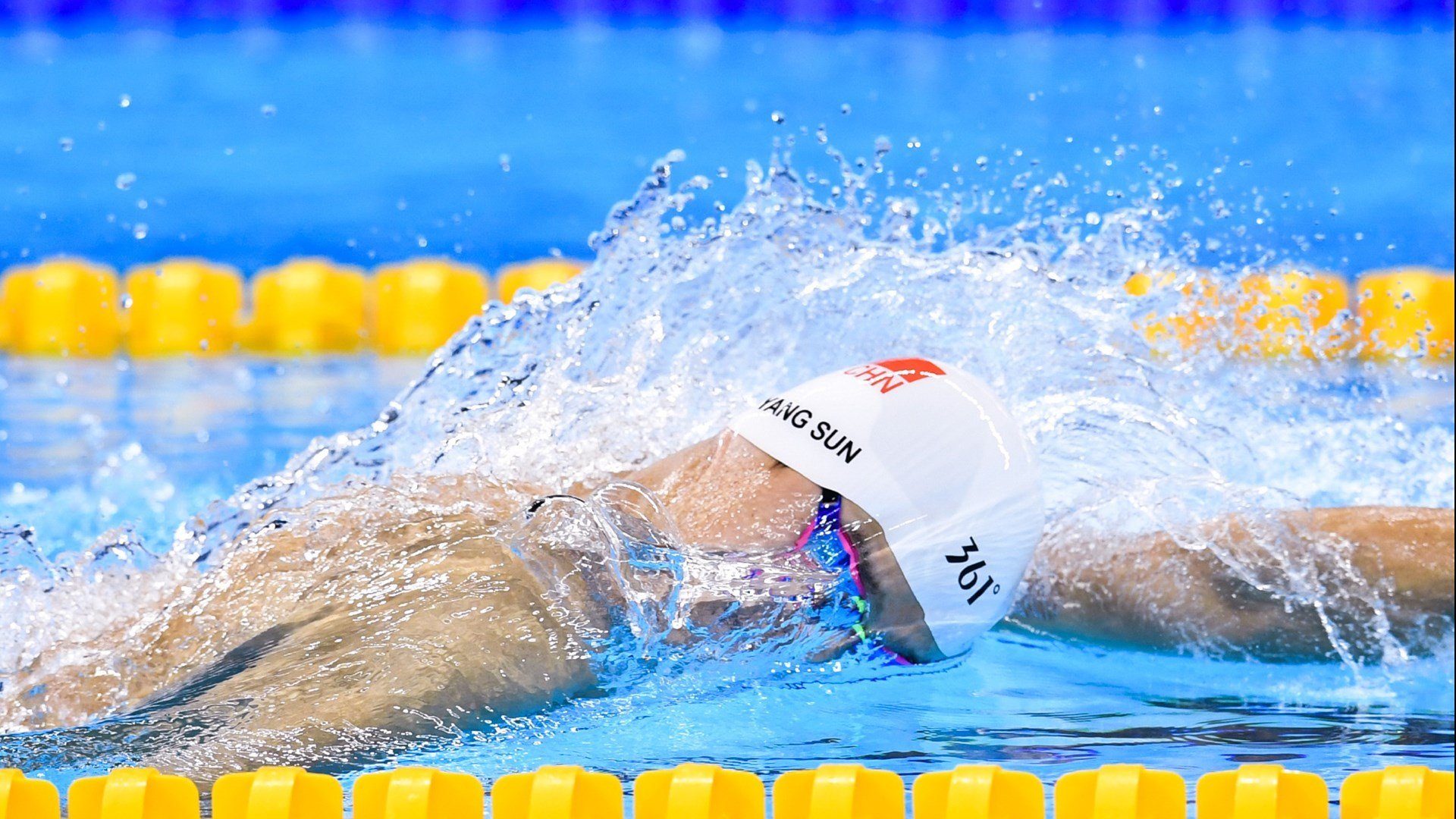 多项目中游泳选手体现团队成长潜力，业余游泳队